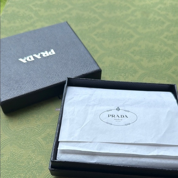 Prada Black and White Gift Box - Picture 1 of 4